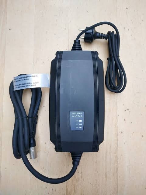 Battery chargers (like new condition) - Image 3